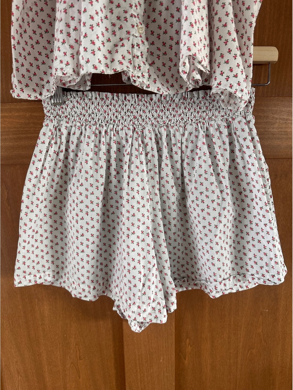 Women’s White Floral Ruffled Sleep Set - Picture 5 of 15